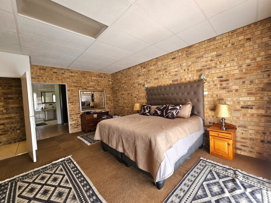 4 Bedroom Property for Sale in Jim Fouchepark Free State